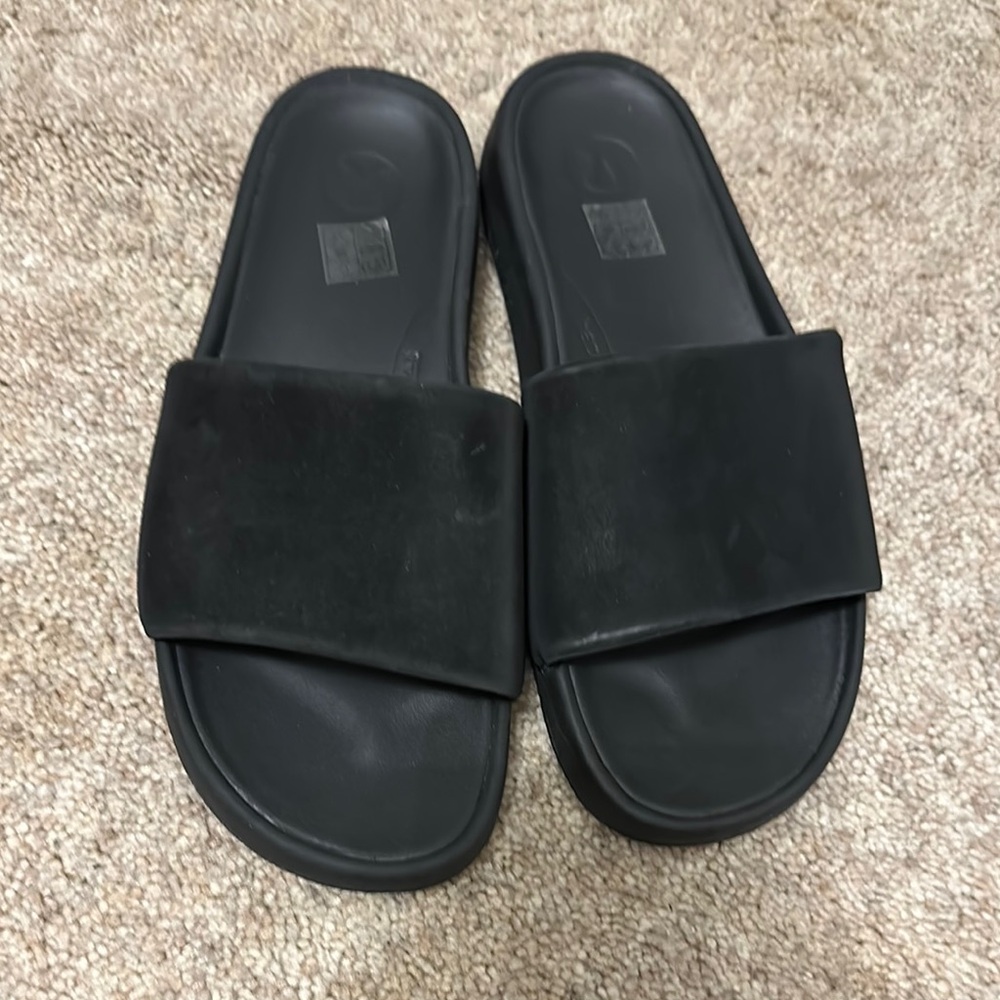 Lululemon Athletica Black Restful slide